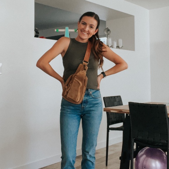 Meet Your Posher, Samantha! - Picture 2 of 7